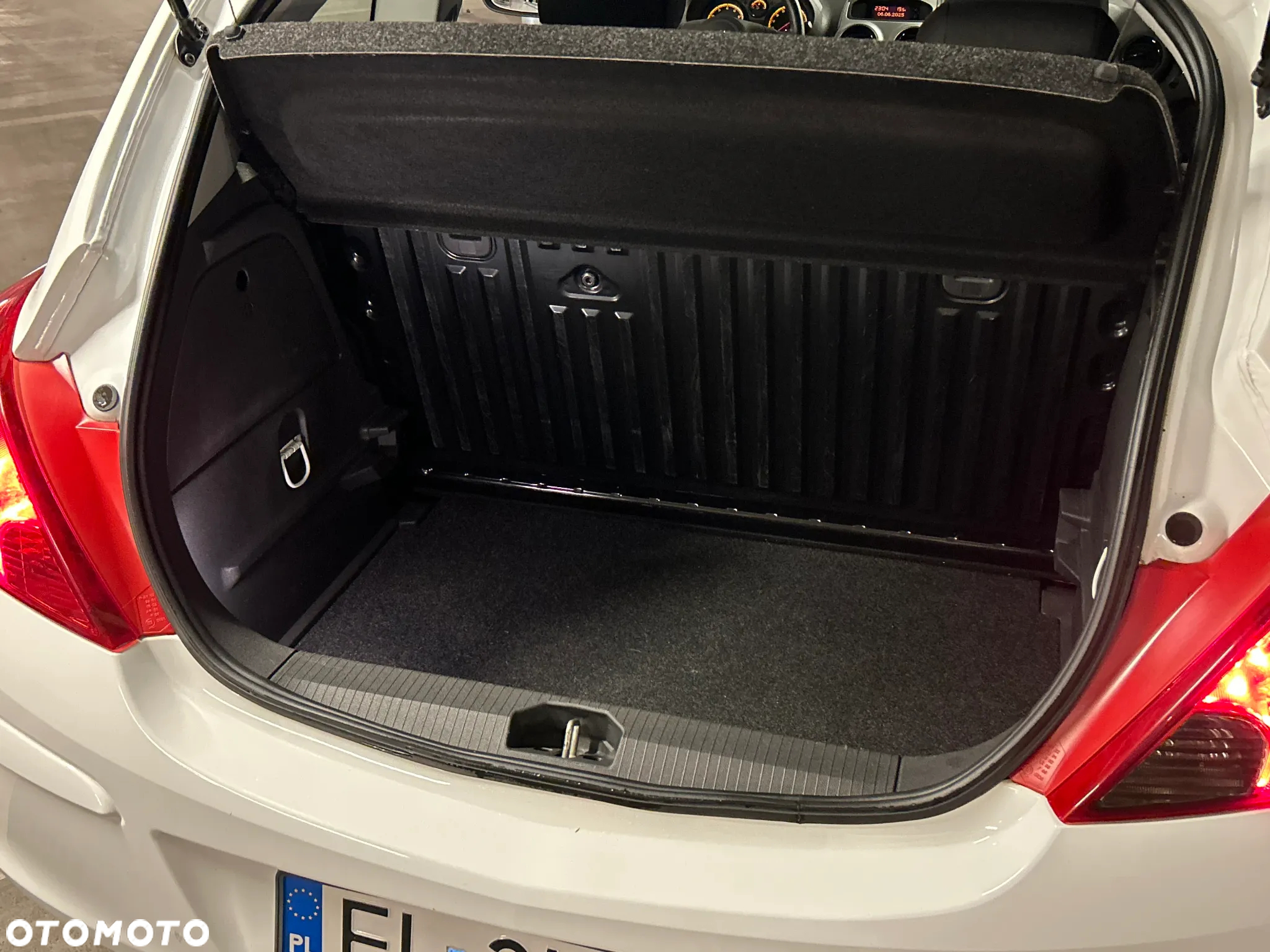 Opel Corsa 1.0 12V Essentia - 23