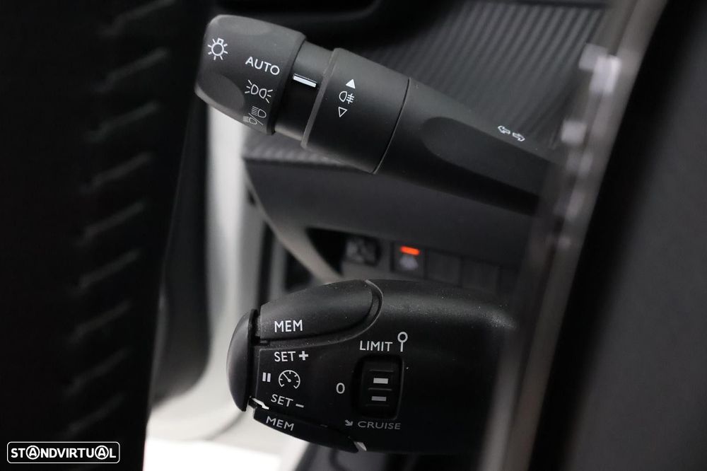 Peugeot 208 1.2 PureTech Allure - 16