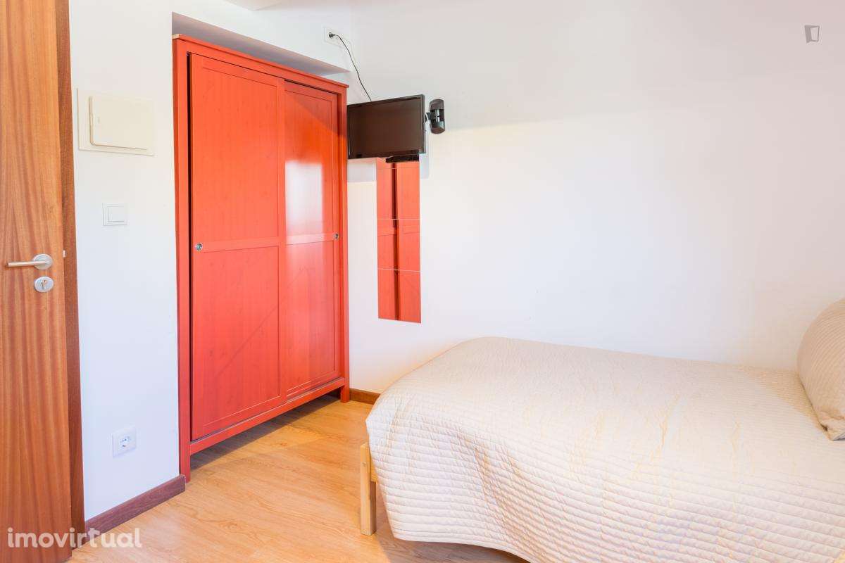 Quarto - localizado em Paranhos Porto - Grande imagem: 3/14