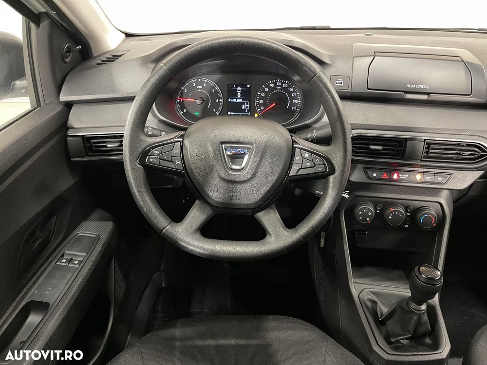 Dacia Logan TCe 90 Essential - 6