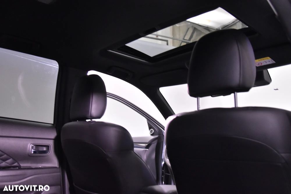Mitsubishi Outlander - 23