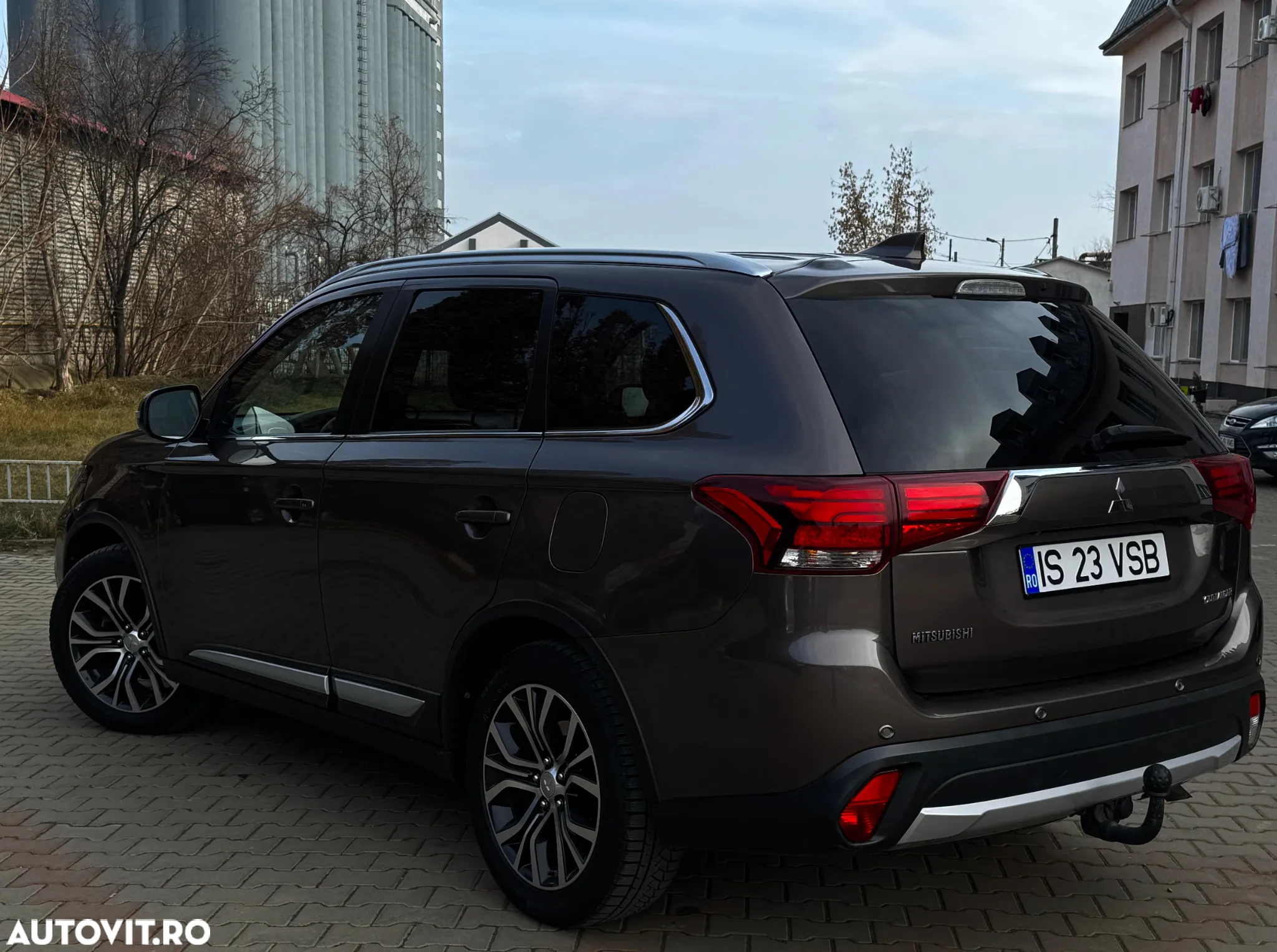 Mitsubishi Outlander 2.2 Litre DI-D AWD Intense Aut. - 5
