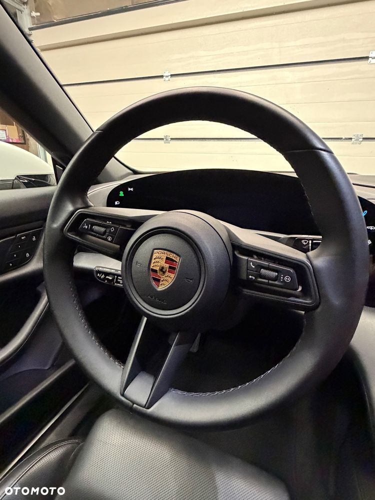 Porsche Taycan 4 - 23