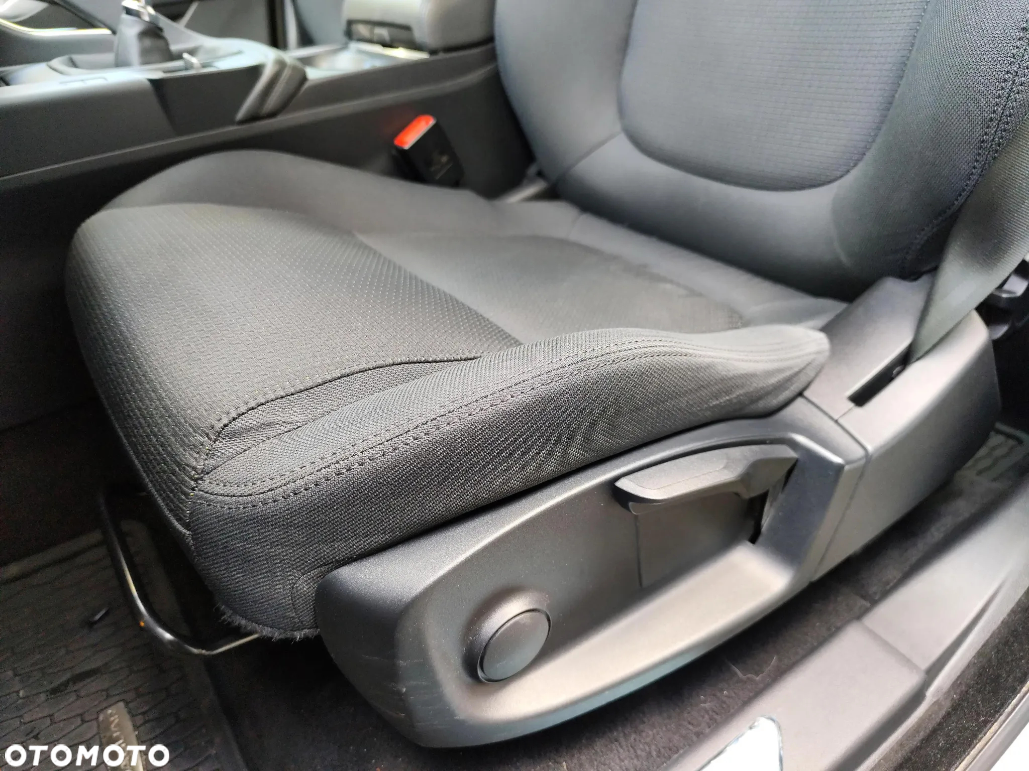 Jaguar E-Pace 2.0 i4D FWD - 12