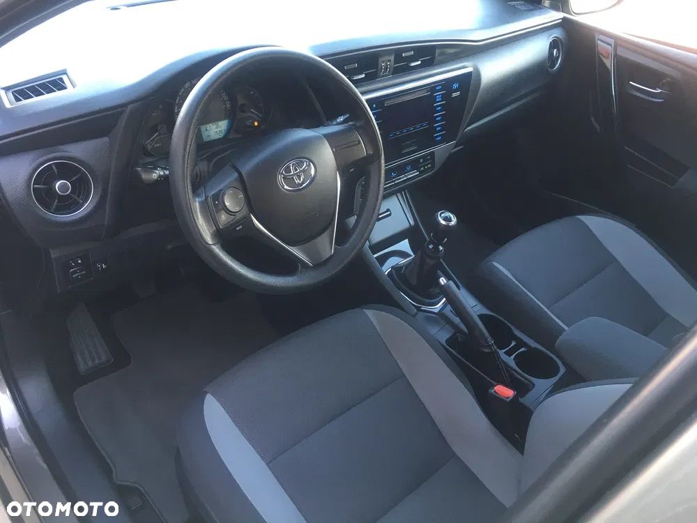 Toyota Auris - 8