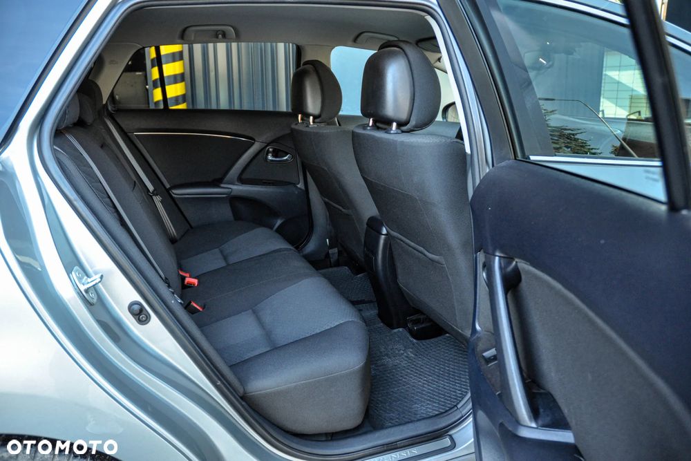 Toyota Avensis - 12