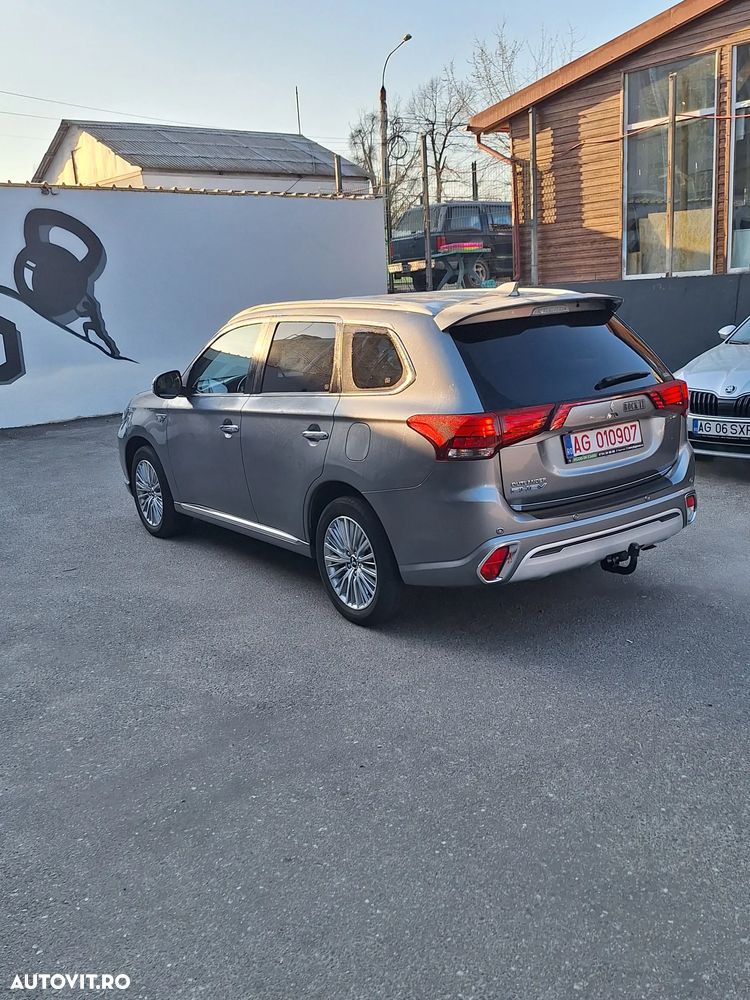 Mitsubishi Outlander PHEV 2.4 L 4X4 Instyle+ - 6