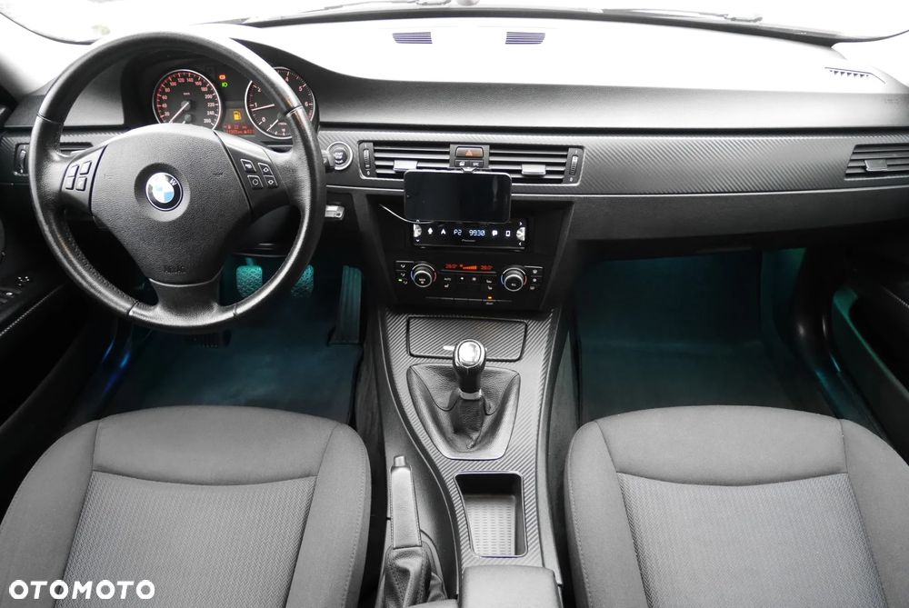 BMW Seria 3 318i - 21