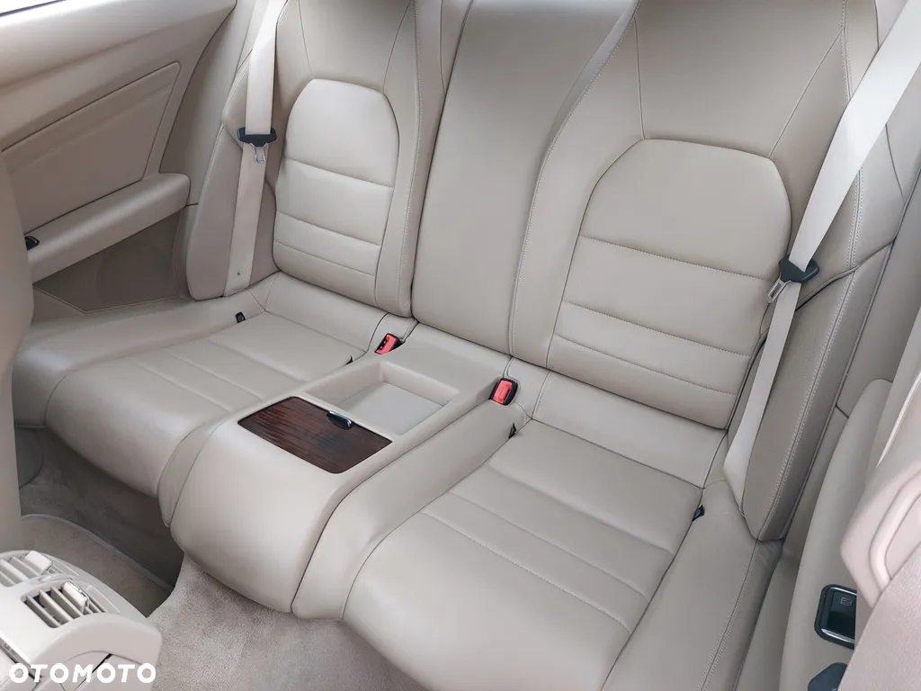 Mercedes-Benz Klasa E 400 Coupe 7G-TRONIC - 23