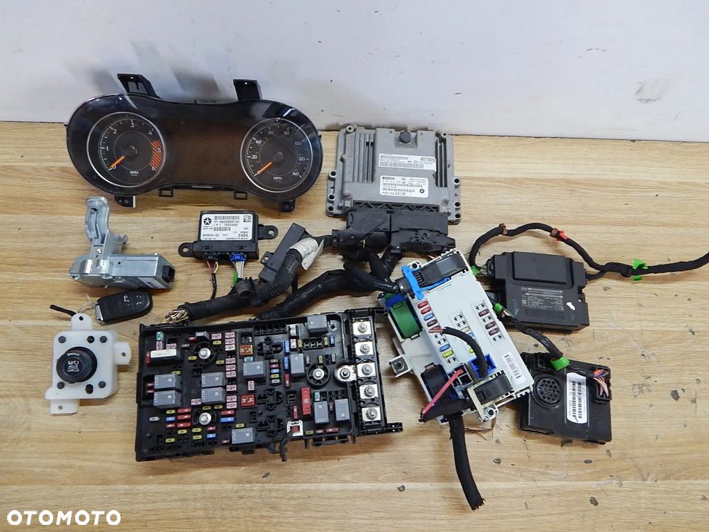 Zestaw startowy moduł sterownik skrzynka stacyjka licznik  2.0 CRD Multijet Jeep Cherokee KL V 13-18 Łuków części - 1