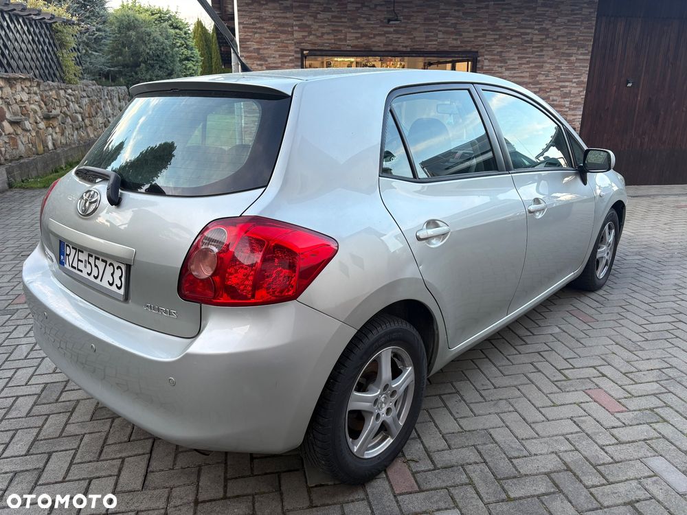 Toyota Auris 1.4 D-4D Luna - 4