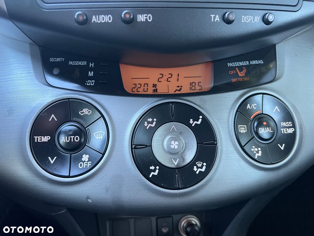 Toyota RAV4 2.2 D-4D Premium - 14