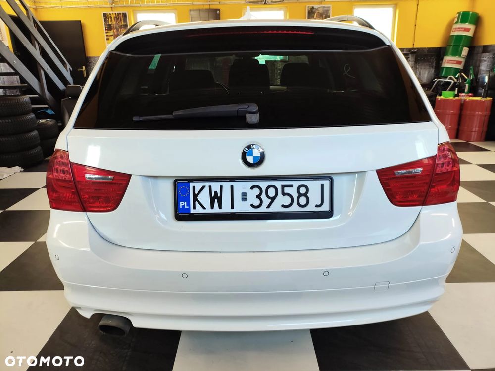 BMW Seria 3 318i - 4