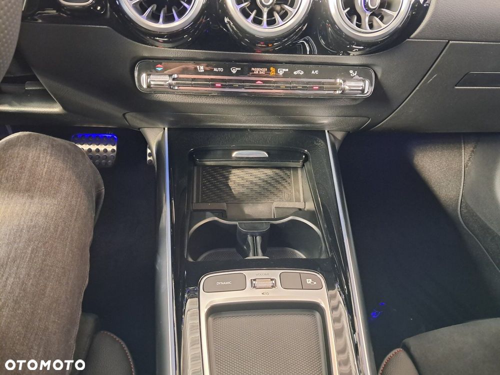 Mercedes-Benz GLA - 20