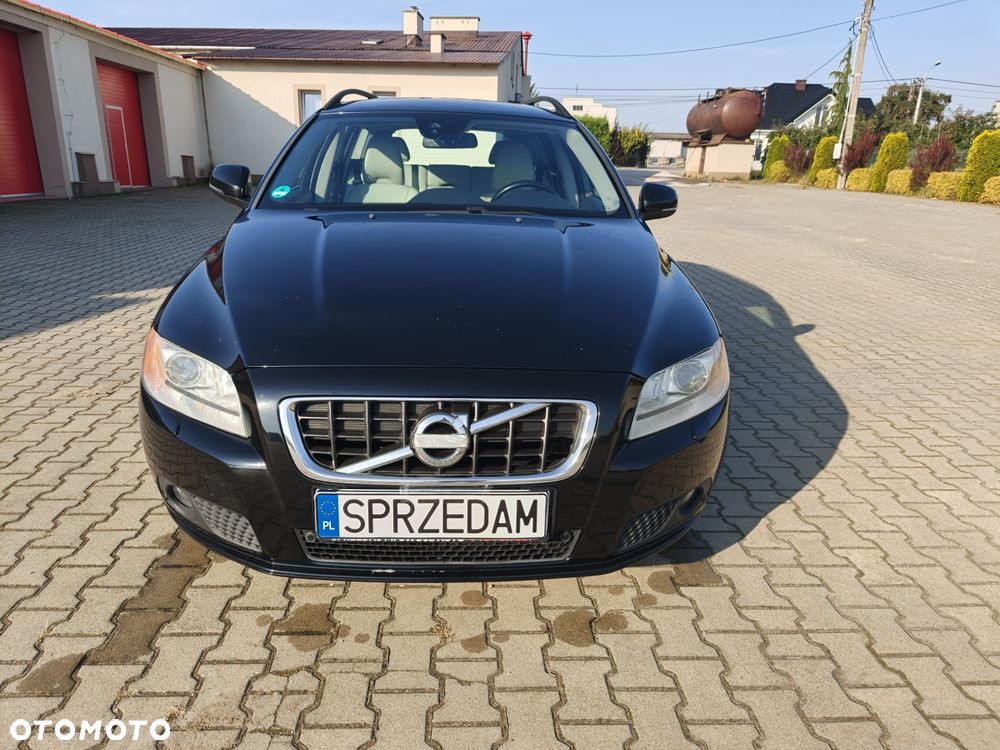 Volvo V70 2012 photo 2