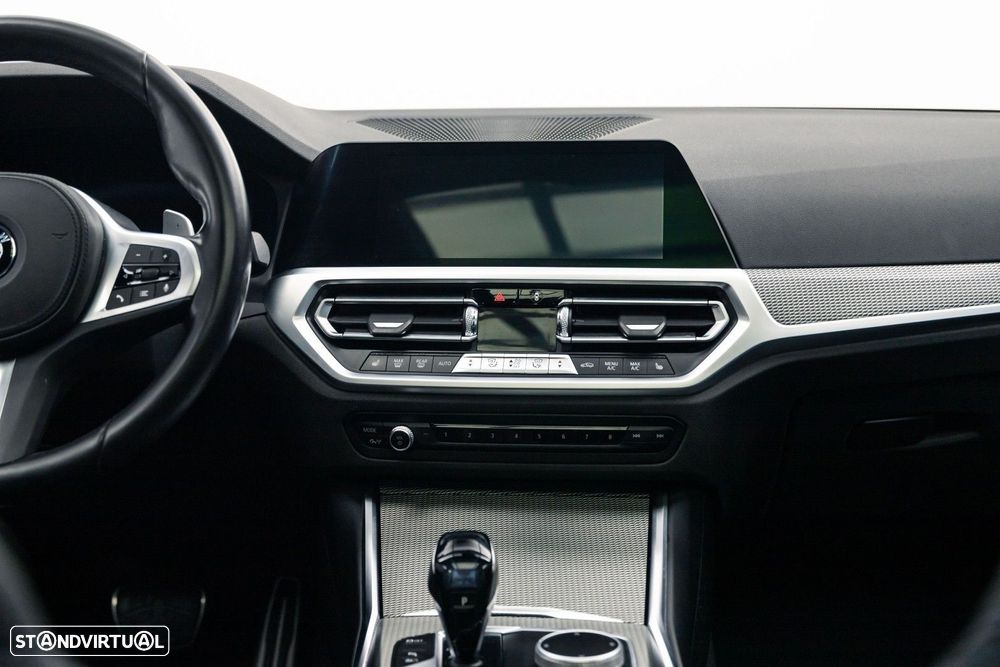 BMW 330 e iPerformance Pack M - 16