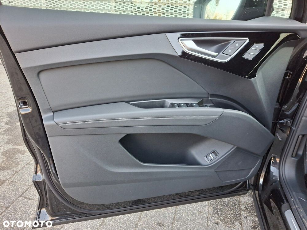 Audi Q4 e-tron - 8