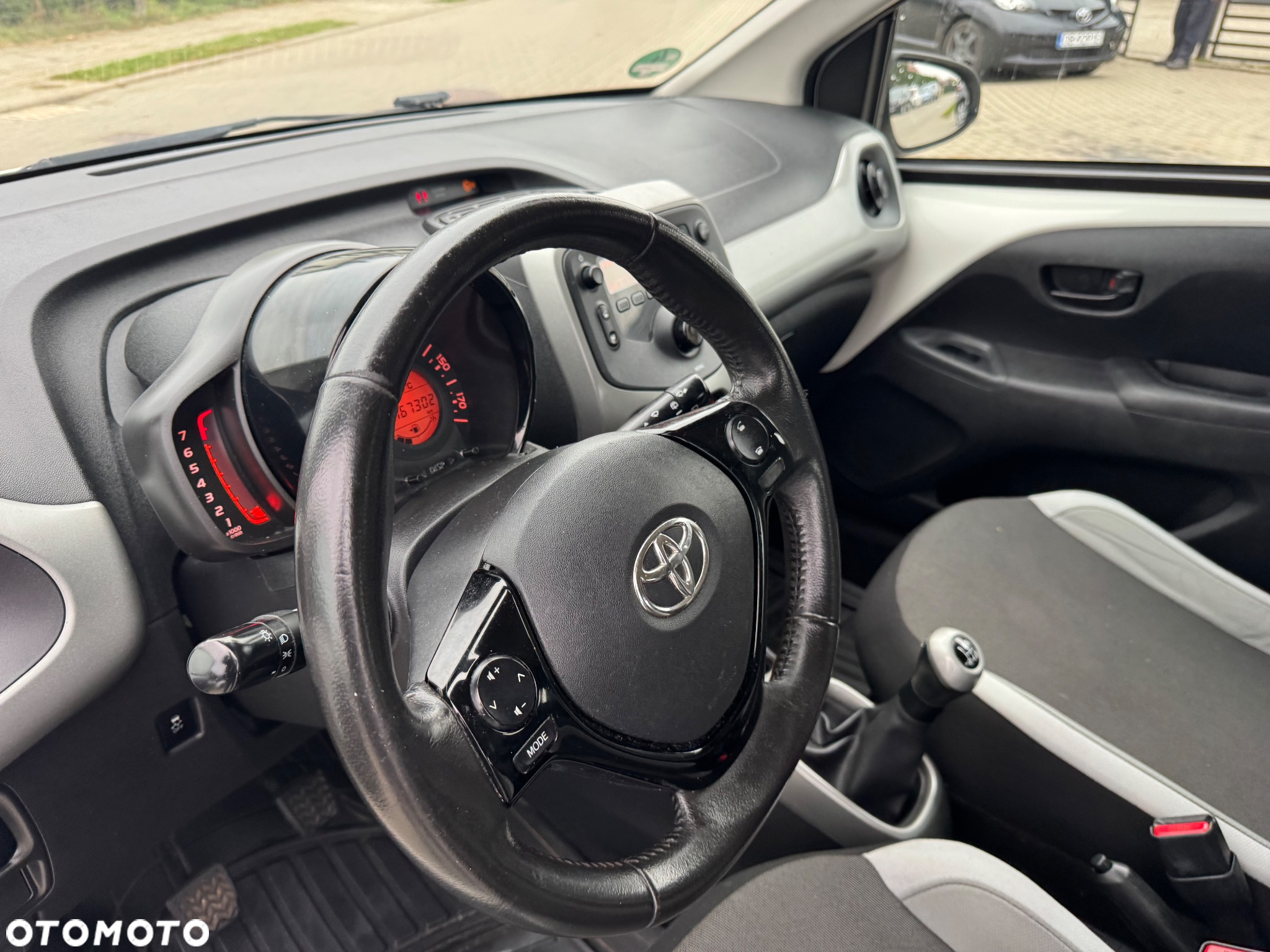Toyota Aygo x-play - 16