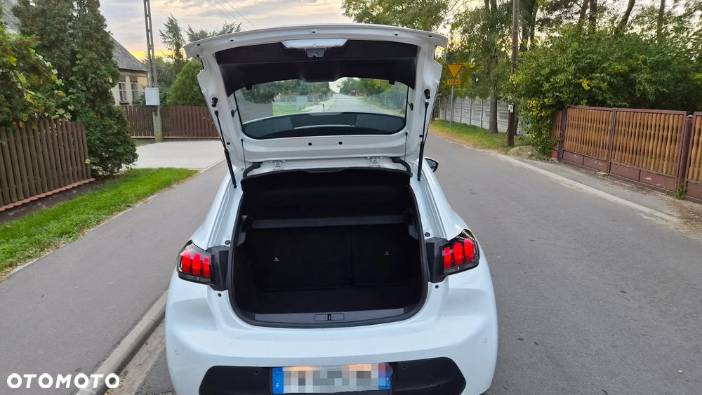 Peugeot 208 - 8