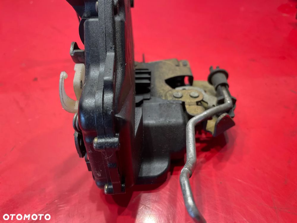 Zamek prawy przód 4B1837016B Audi A6 C5 - 5