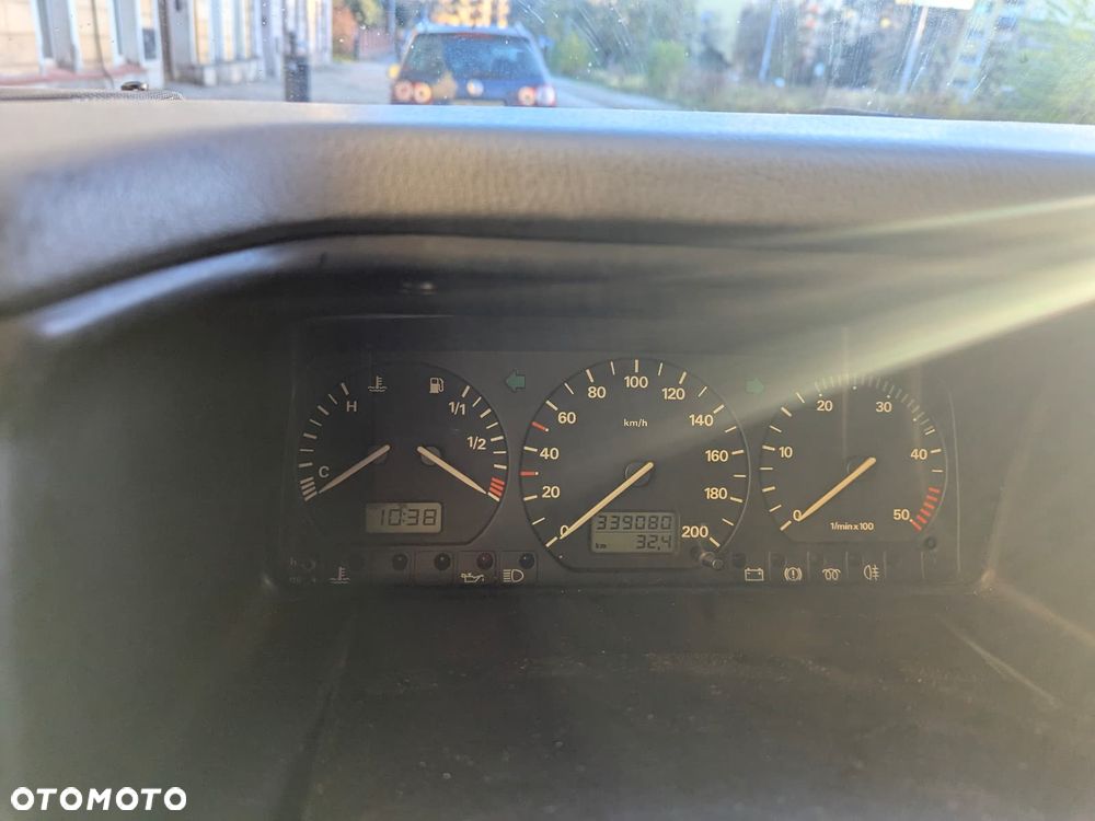 Volkswagen Caravelle - 16