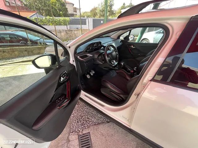 Peugeot 2008 1.2 PureTech GT Line - 8