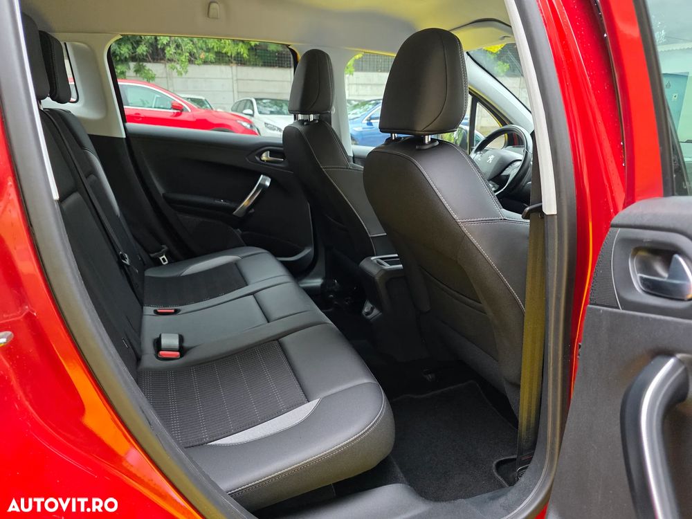 Peugeot 2008 1.2 L PureTech STT Allure - 11