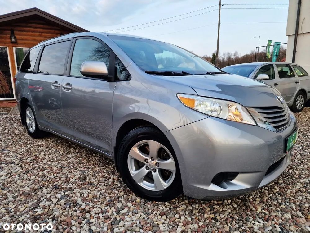 Toyota Sienna - 3