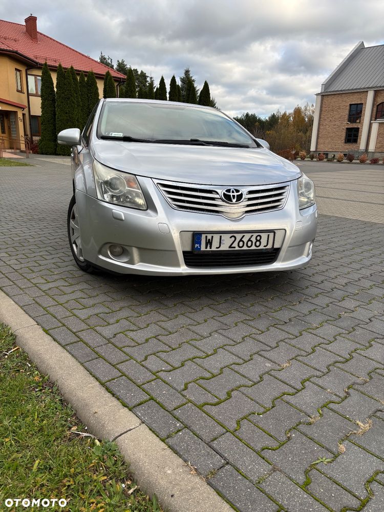 Toyota Avensis 1.8 Luna - 1