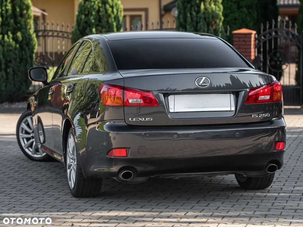 Lexus IS - 8