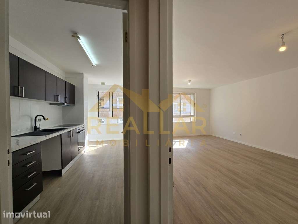 Apartamento T3 remodelado, com varanda e garagem, em Baguim do Monte - Grande imagem: 3/28