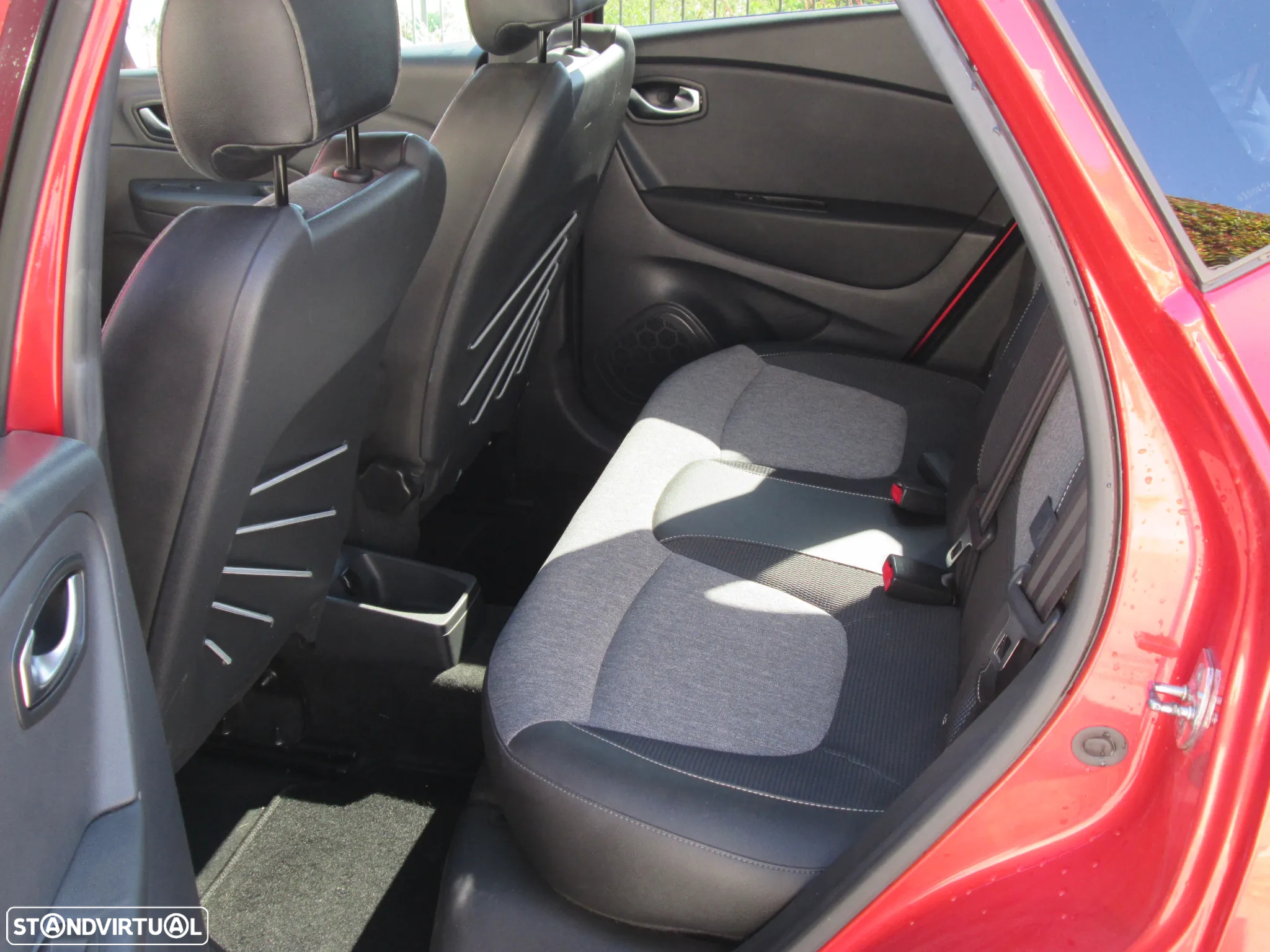 Renault Captur 1.5 dCi Exclusive EDC - 12