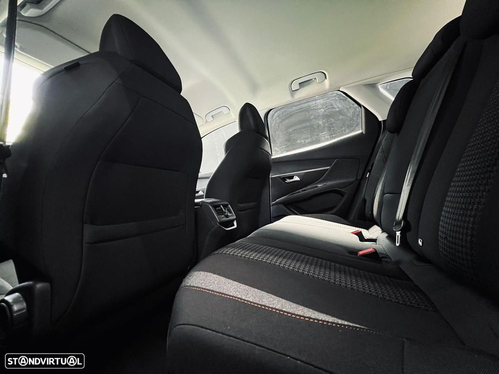 Peugeot 3008 1.5 BlueHDi Allure EAT8 - 38