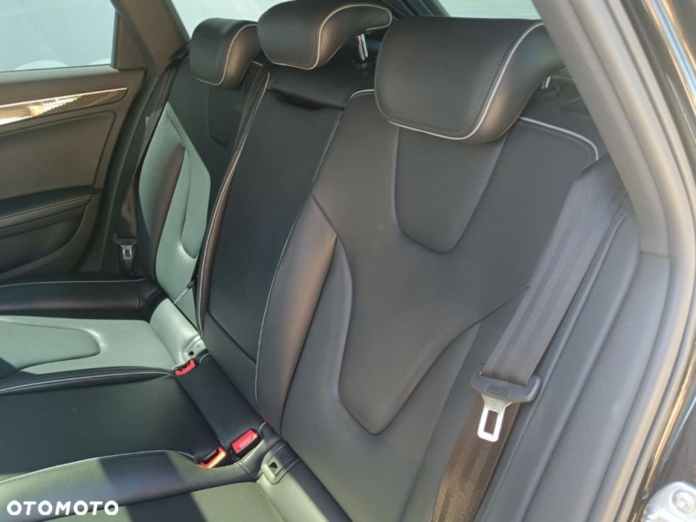 Audi RS4 Avant - 23