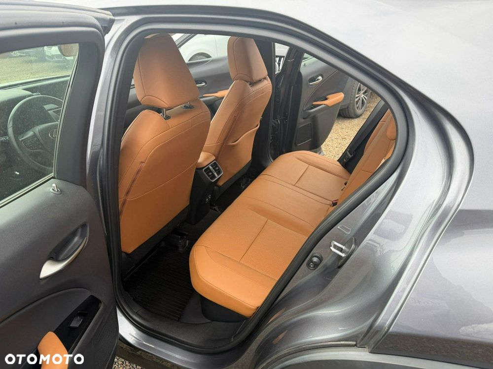 Lexus UX - 16