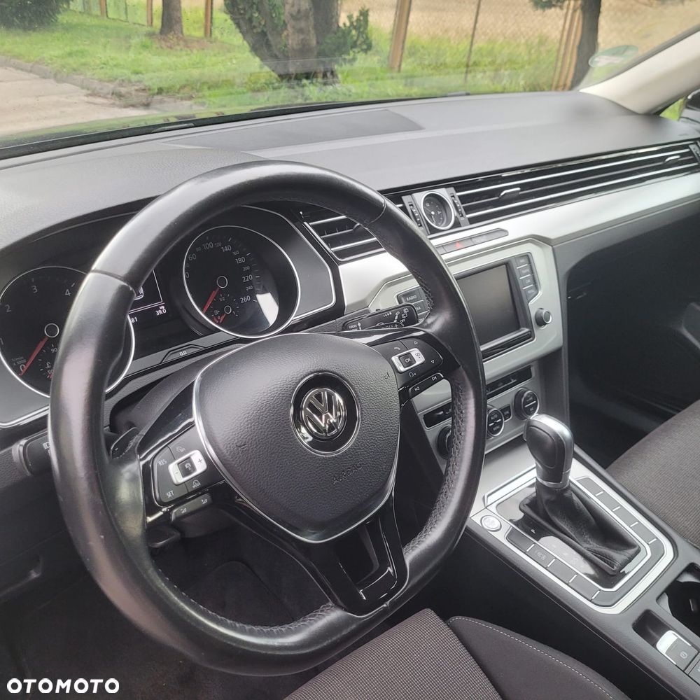 Volkswagen Passat - 16