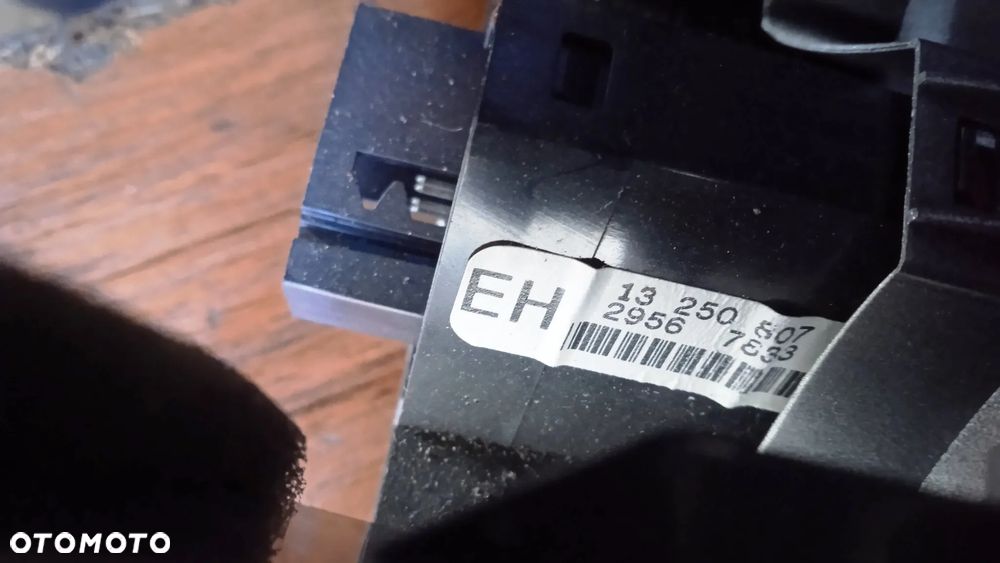 Kratki nawiewu panel środkowy awaryjne podgrzewanie foteli i kierownicy Opel Corsa D 13250807 13204956 - 2