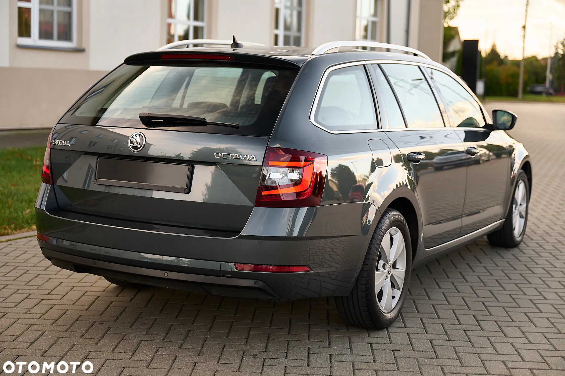 Skoda Octavia Combi 1.6 TDI DSG Ambition - 10