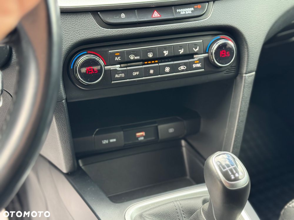Kia Ceed 1.5 T-GDI M - 16