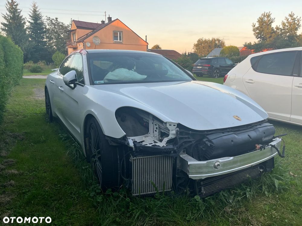 Porsche Panamera Turbo - 6
