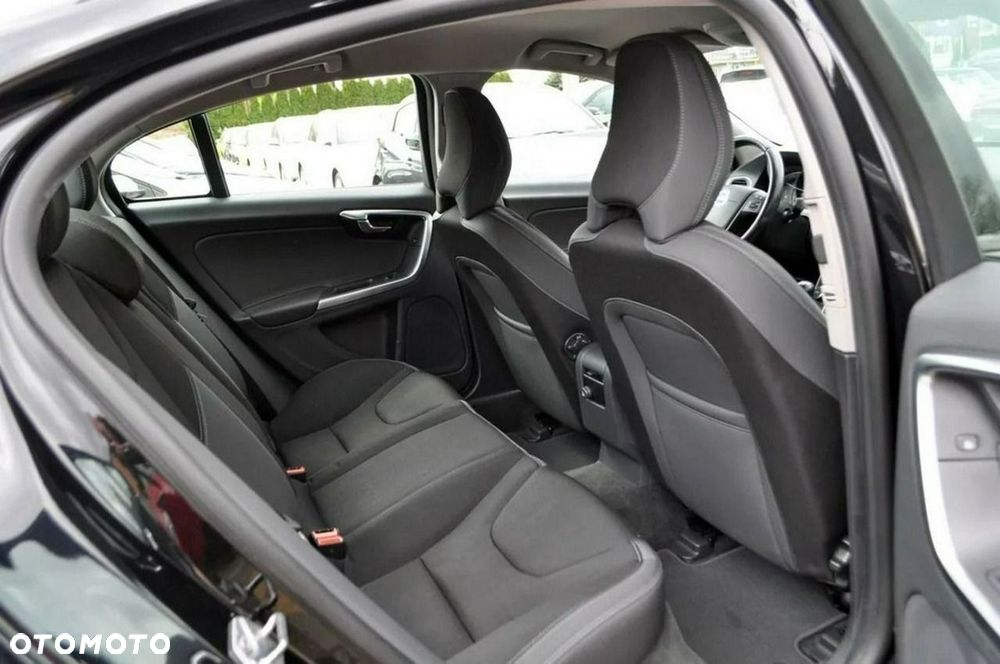 Volvo S60 T3 Kinetic - 33