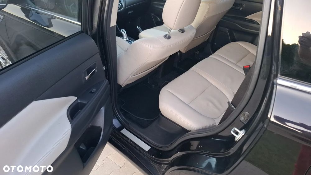 Mitsubishi Outlander - 12