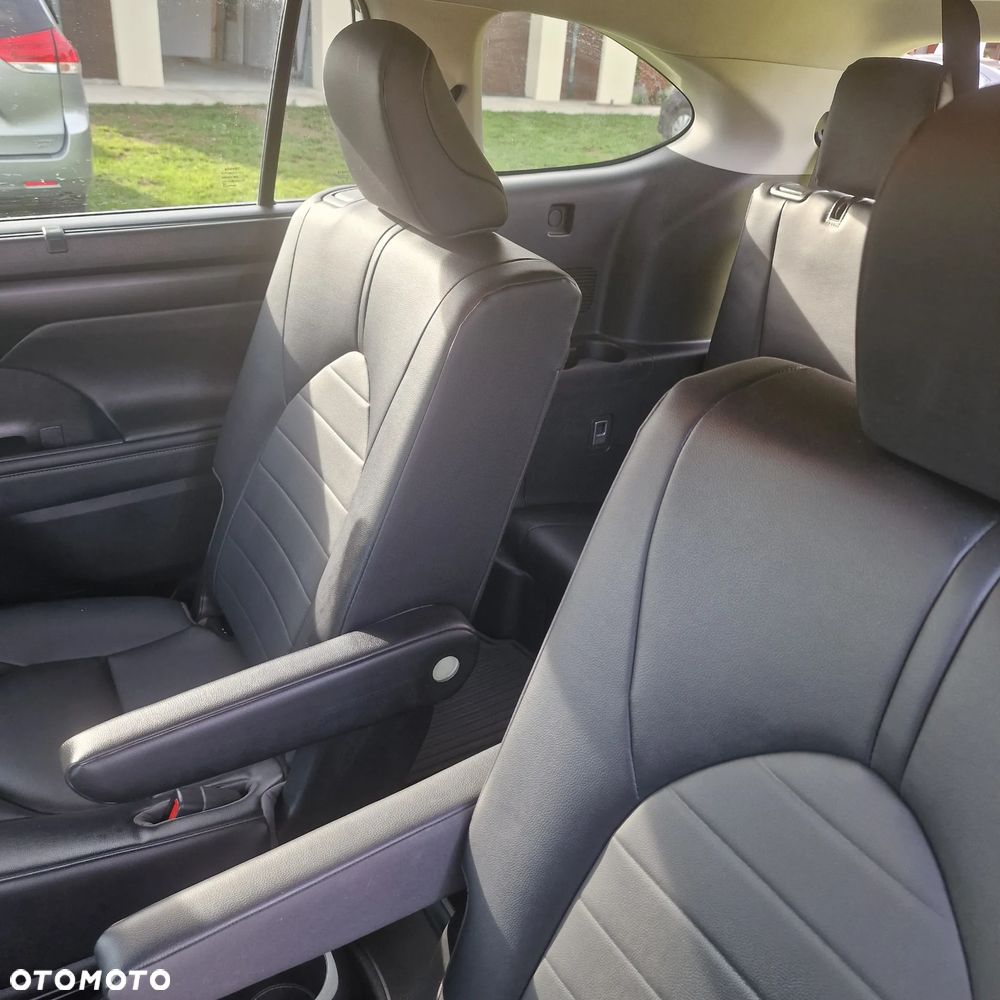 Toyota Highlander 2.5 Hybrid Comfort - 23