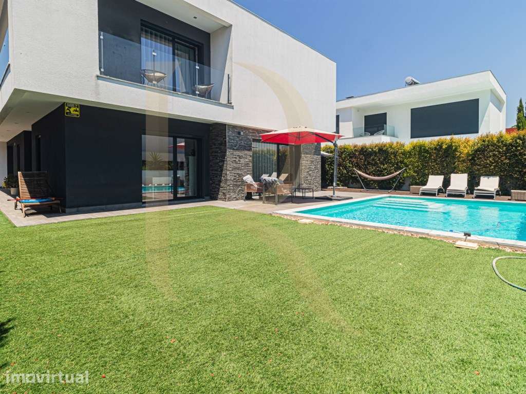Moradia Isolada T4 com PISCINA e GARAGEM na Charneca da Caparica! - Grande imagem: 5/60