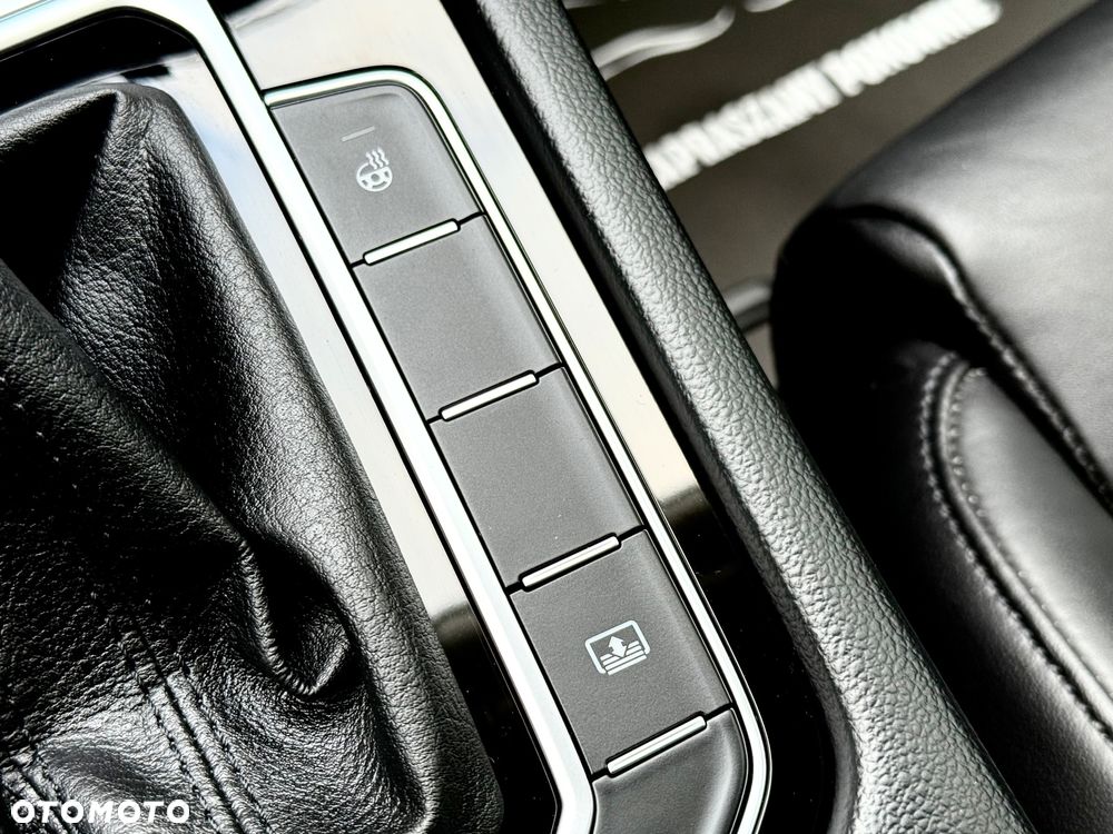 Volkswagen Passat 1.6 TDI SCR DSG - 34