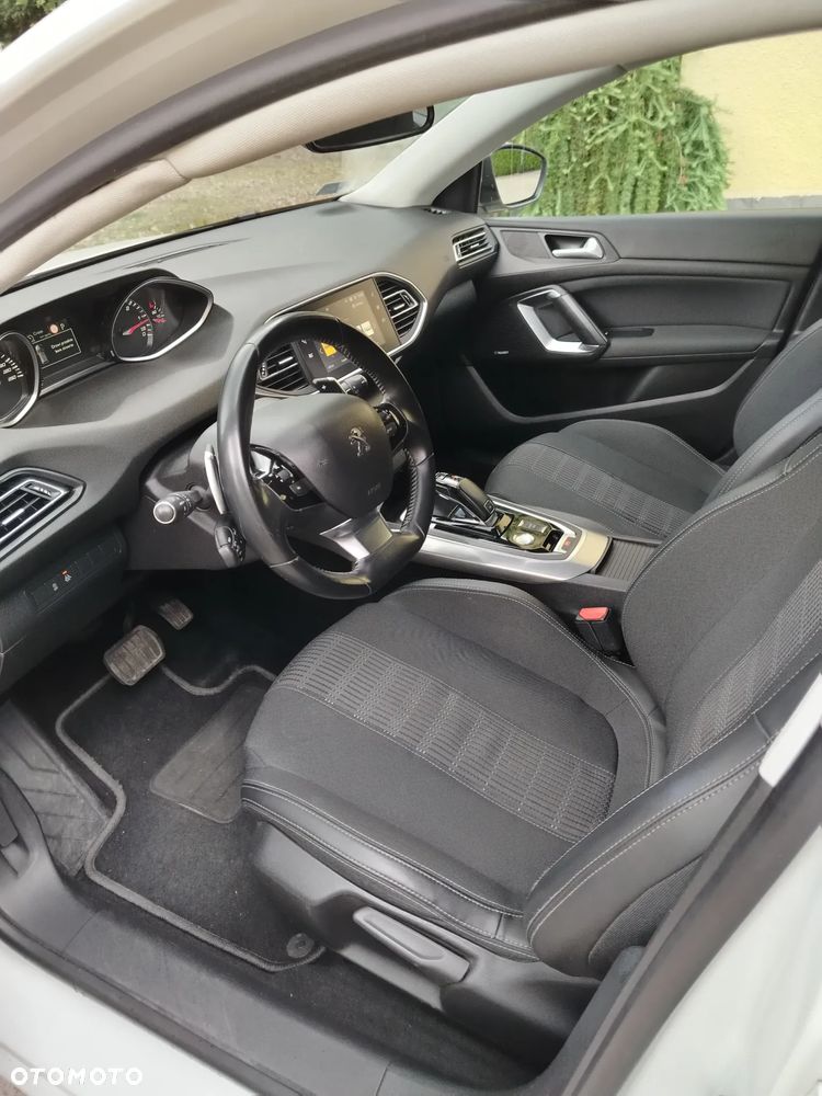 Peugeot 308 1.5 BlueHDi Allure S&S EAT8 - 9