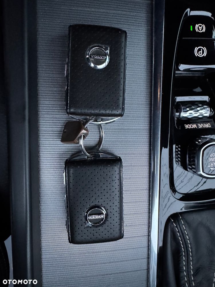 Volvo XC 60 D4 AWD Geartronic RDesign - 28