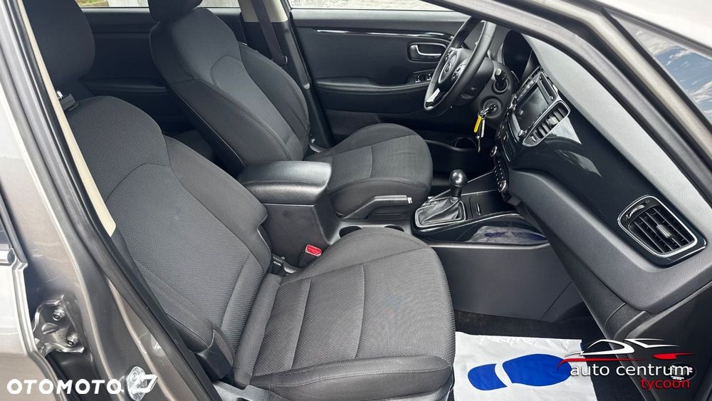 Kia Carens - 33