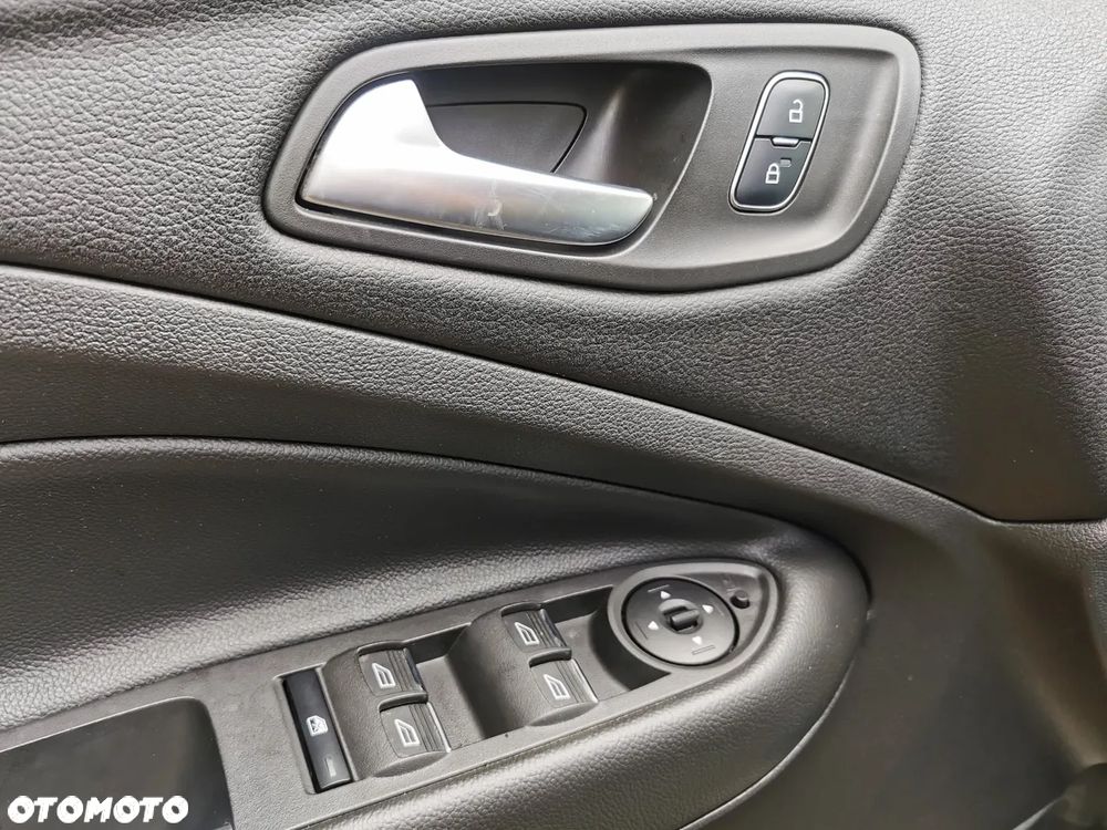 Ford Kuga 1.5 EcoBoost 2x4 Titanium - 19