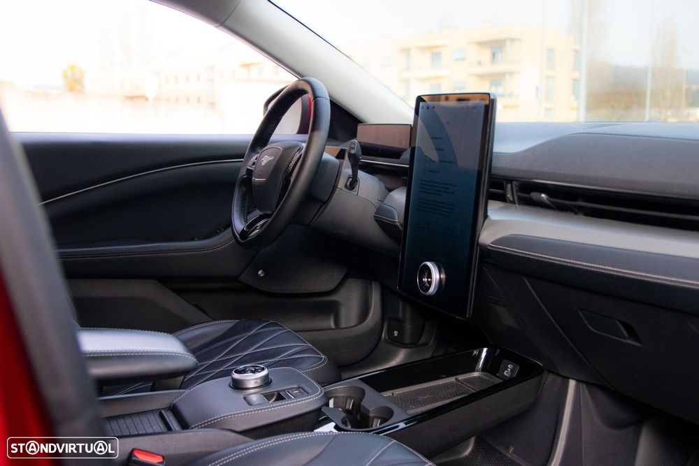 Ford Mustang Mach-E 75.7 kWh Premium AWD - 46